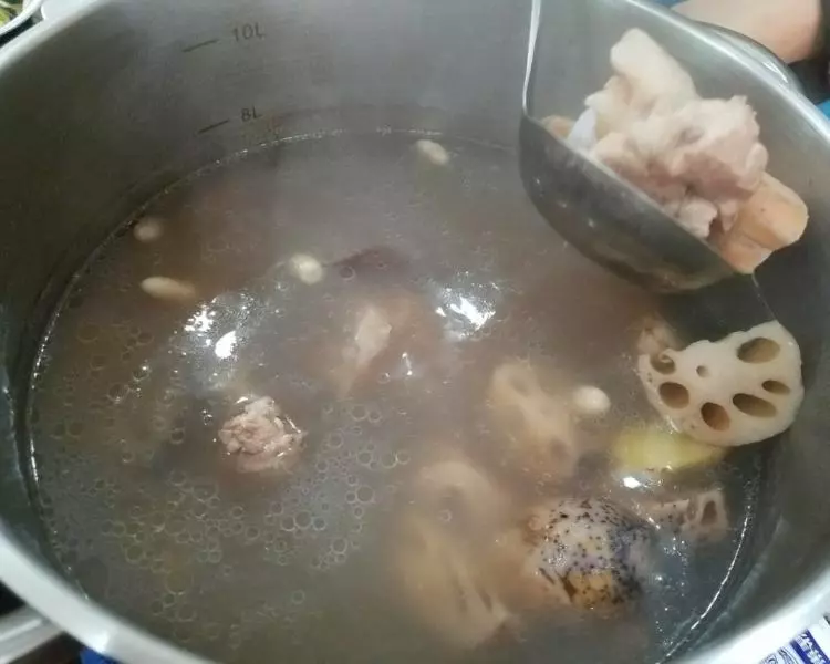 品虔煲筒骨莲藕汤