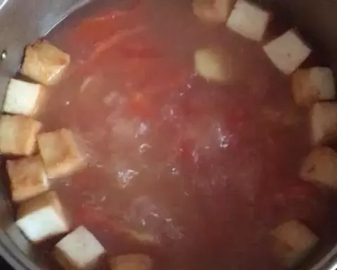 西红柿鱼腐胡椒汤