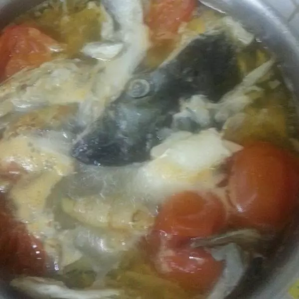 三文魚頭土豆番茄瘦肉湯