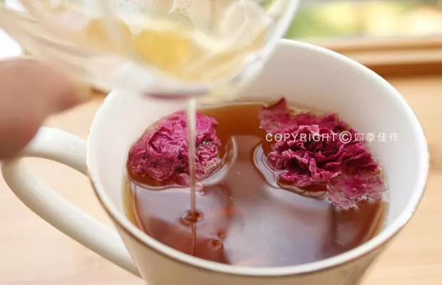 亲手调制一杯美颜的玫瑰花茶是什么样的体验