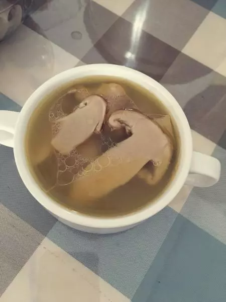 新鲜松茸鸡汤