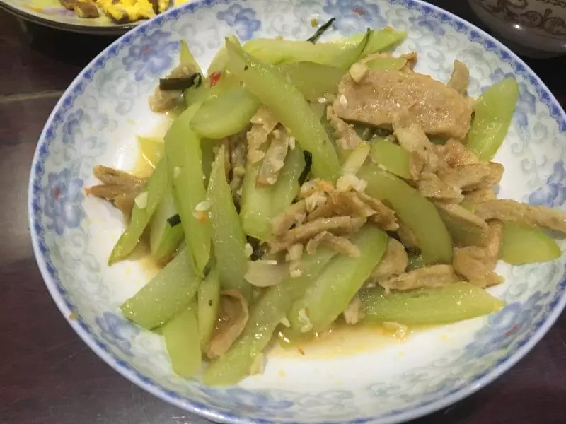 青瓜炒猪肉卷／鱼饼