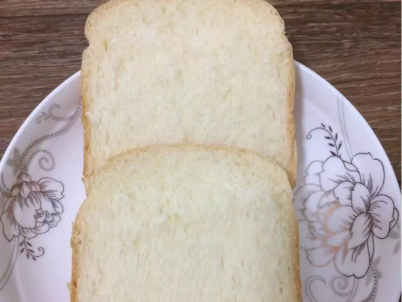（中种）一次发酵的吐司面包和红豆小面包