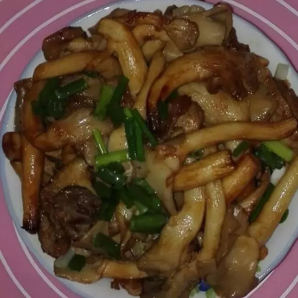 肉片炒平菇