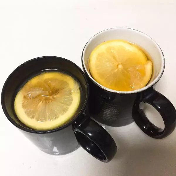 一颗热柠檬茶