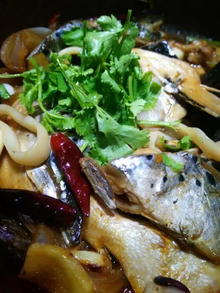 干鍋三文魚頭小海鮮