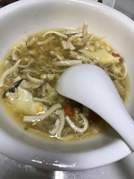 金针菇酸辣汤