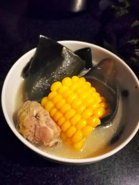 海带玉米排骨汤