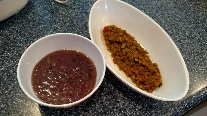 宝宝餐1：牛肉碎 + 紫米粥