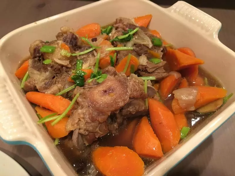 胡萝卜炖牛尾 Oxtail stew
