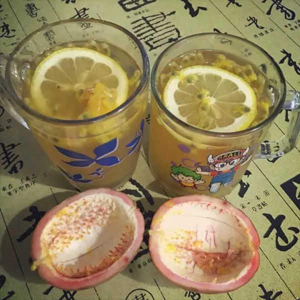 蜂蜜柠檬百香果冰茶