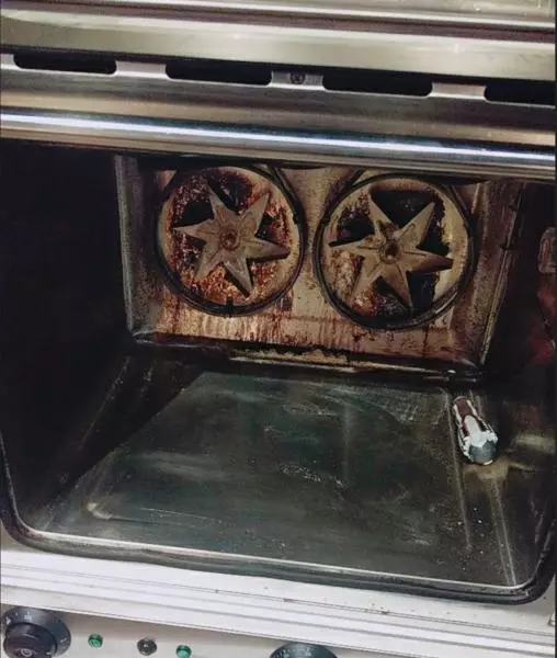 彻底清洗烤箱的方法