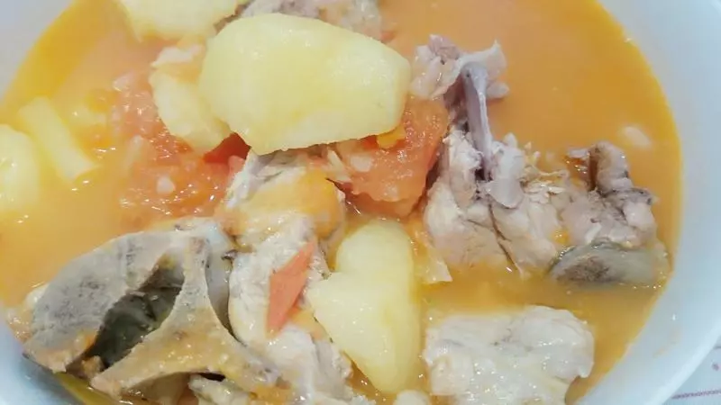 冬天暖暖的汤––排骨土豆番茄浓汤