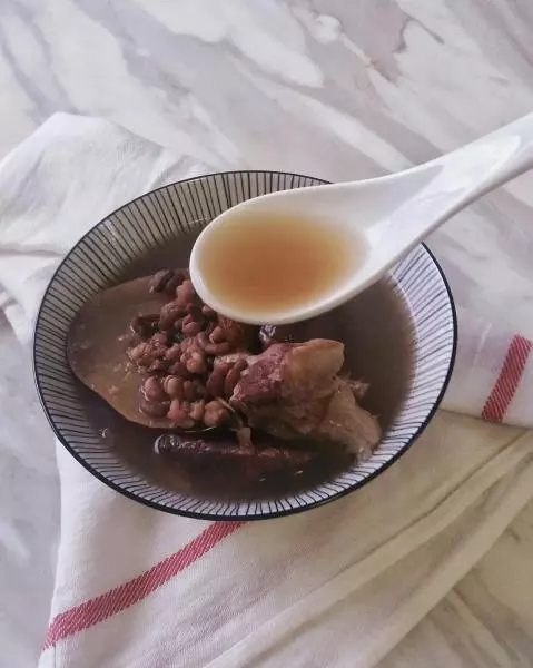 老黄瓜赤豆薏米煲猪腱肉汤