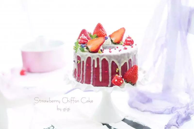 草莓淋面戚风蛋糕