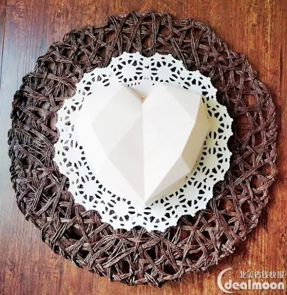 網紅蛋糕：愛你的形狀——鑽石心乳酪慕斯蛋糕