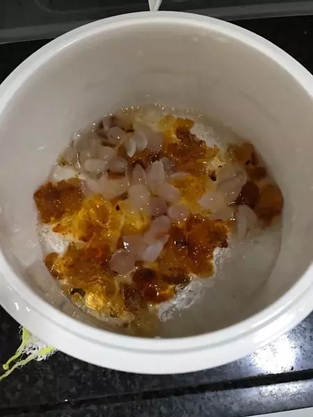姜汁雪燕桃胶皂角米