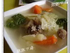 牛尾蔬菜清汤