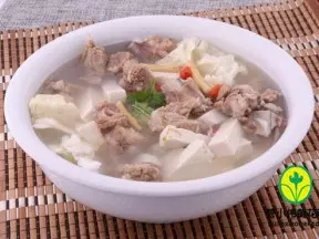 黄花菜豆腐瘦肉汤