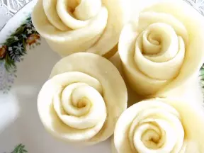 白玫瑰花卷