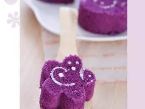紫色蓝莓蛋糕