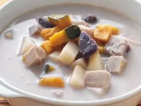 根茎蔬菜豆浆汤
