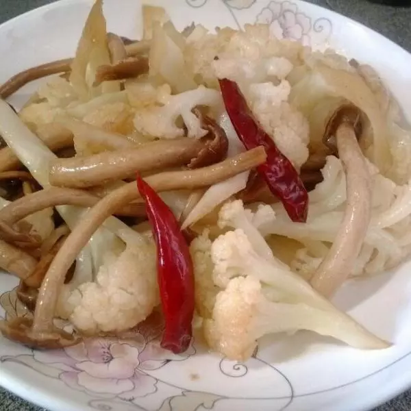 干锅花菜茶树菇