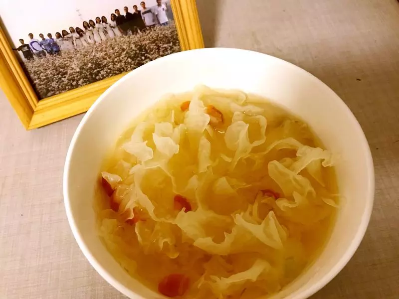 山竹银耳枸杞甜汤