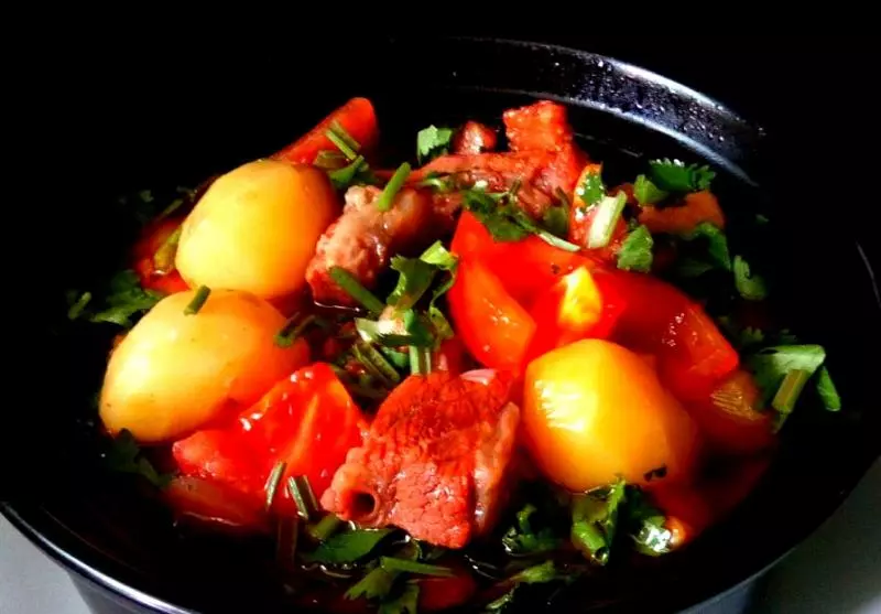 看图做菜之：番茄土豆牛腩煲