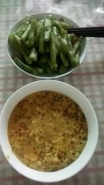 藜麦小米姜黄饭+亚麻籽油拌四季豆