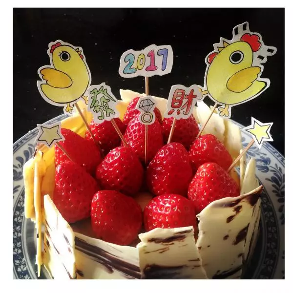 #手绘装饰#鸡年巧克力草莓蛋糕