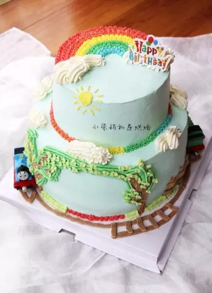 彩虹下的托马斯蛋糕