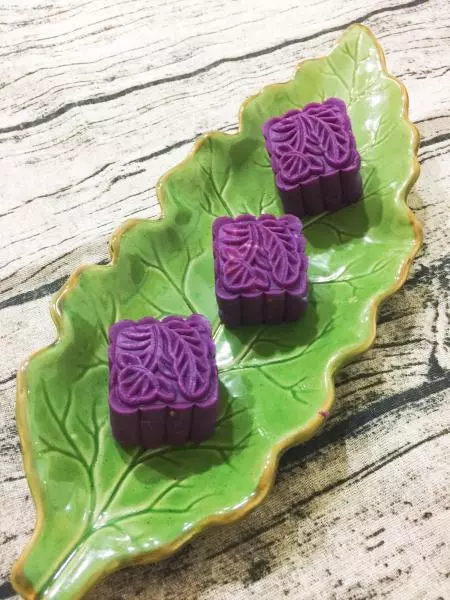 紫薯香芋月饼