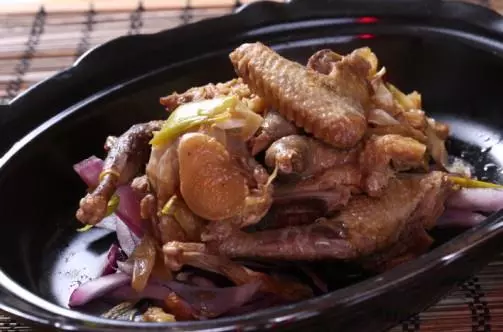 林志鹏自动烹饪锅烹制葱姜焗乳鸽-捷赛私房菜