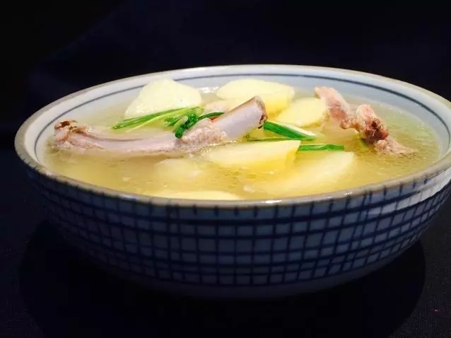 子排炖土豆汤