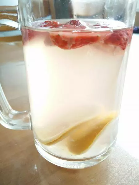 草莓蜂蜜柠檬冰饮