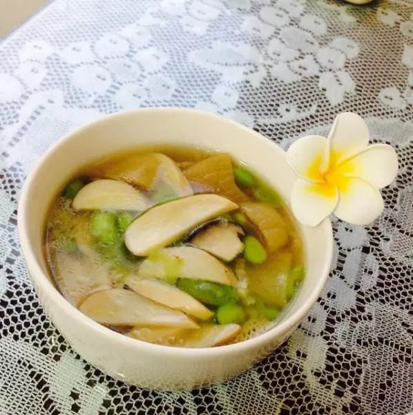 杏鮑菇竹笙毛豆湯