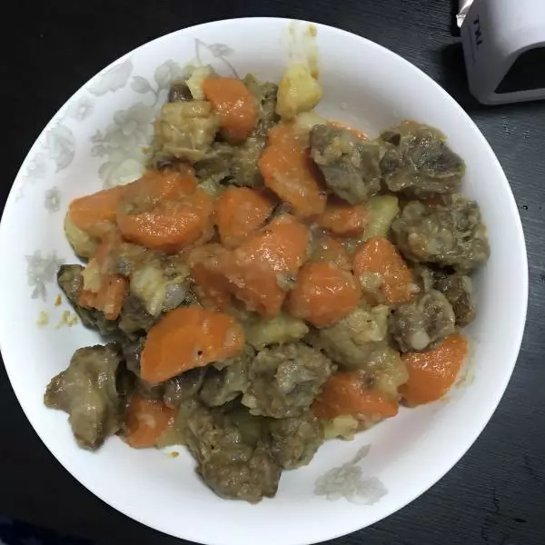 午餐：香煎燉排骨土豆胡蘿蔔