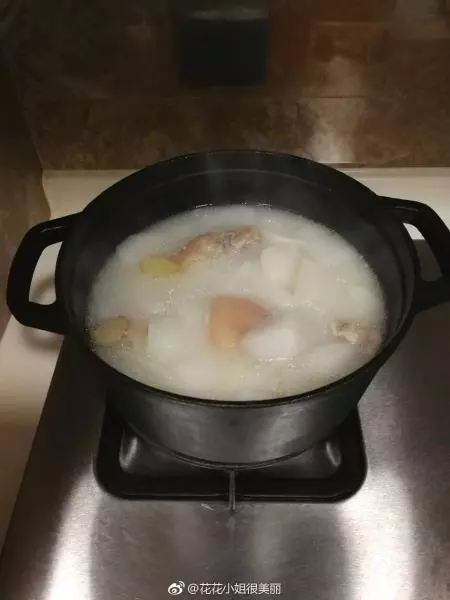 白萝卜猪蹄汤