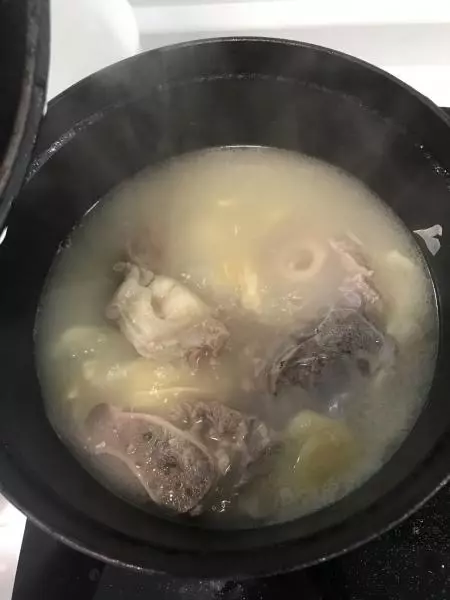 骨头咸肉冬笋汤