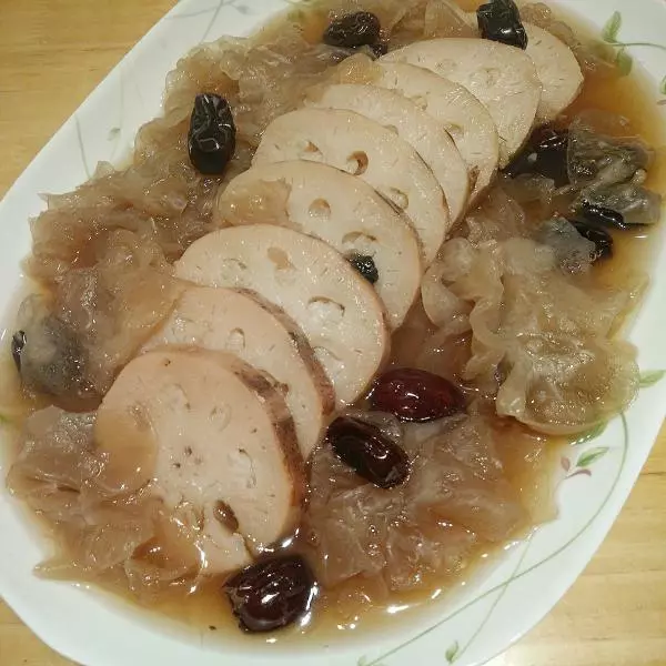 银耳红枣糯米藕