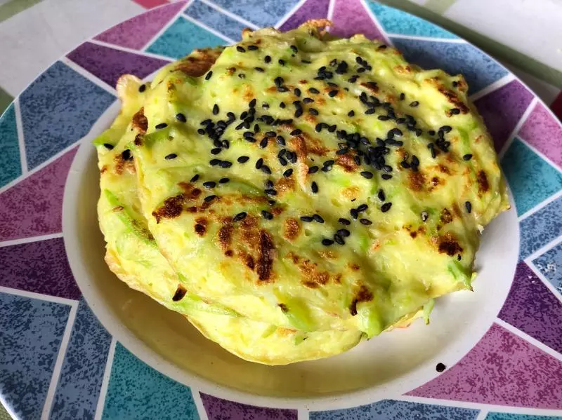 鸡蛋茭瓜虾皮饼