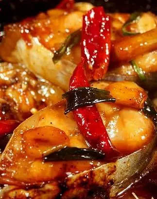 越式砂锅煨鱼