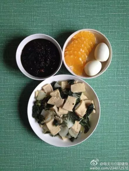减脂增肌早餐-131012-奶白菜炖冻豆腐，养肾固元粥，水煮蛋，橙子