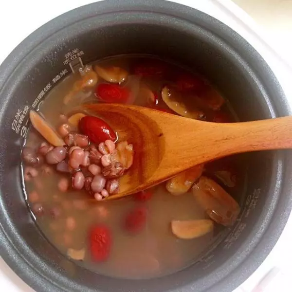 红豆薏米红枣汤（电饭锅版）