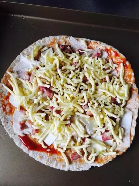 快手披萨……墨西哥薄饼做披萨