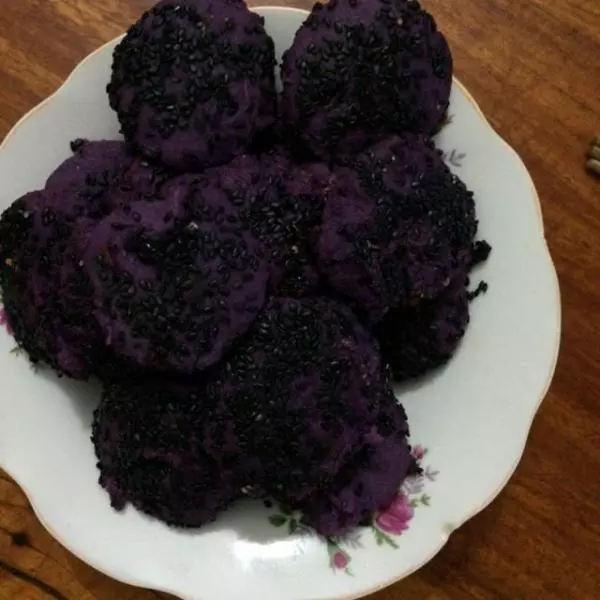 芝麻紫薯饼