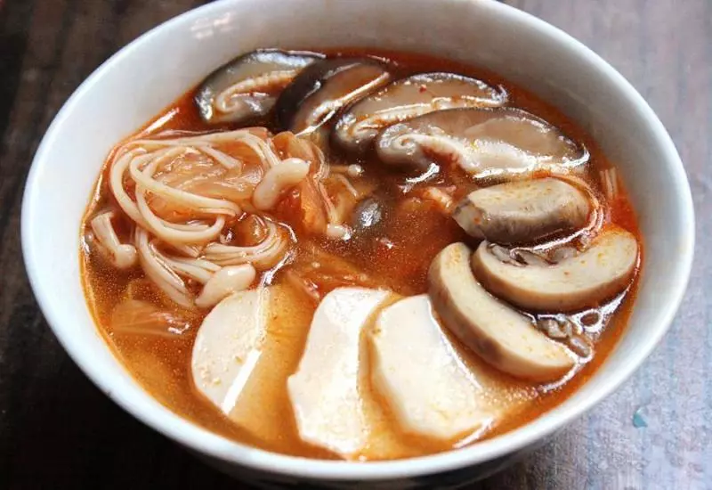 泡菜菌菇汤
