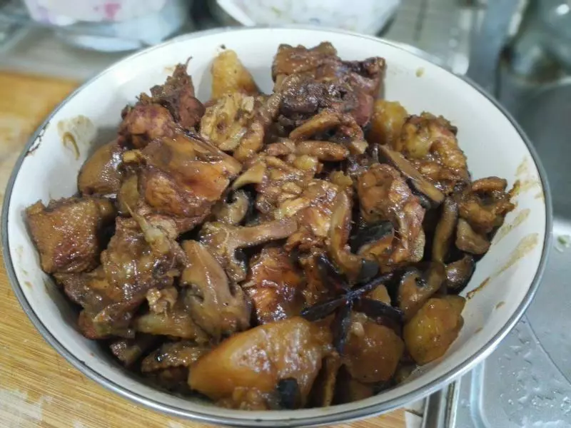 小花菇土豆红烧鸡