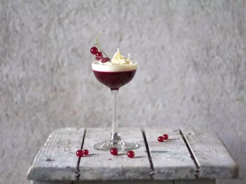 【OFS】醋栗椰奶冻配白巧碎 Coconut-Panna-Cotta with currant-Jelly &amp; White Chocolate Flakes